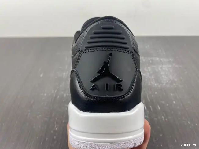 One Kick 136064-020 Cyber 3 Jordan Retro (2016) Monday 0624